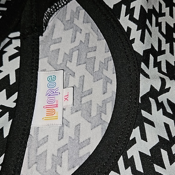 New,  LuLa Roe Randy Top - Picture 3 of 6